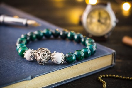 Oran - 8mm - Greenish Chrysocolla and White Howlite Beaded Stretchy Bracelet with Silver Lion 