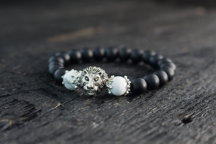 Andhrianos - 8mm - Matte Black Onyx Beaded Stretchy Bracelet with Silver Lion White Howlite Beads from STRAPSANDBRACELETS