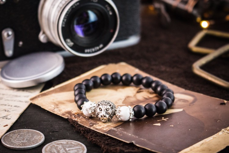 Andhrianos - 8mm - Matte Black Onyx Beaded Stretchy Bracelet with Silver Lion White Howlite Beads from STRAPSANDBRACELETS