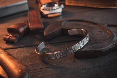 Ivendir - Stainless Steel Cuff, Bangle men's bracelet with Roman numerals 1-12