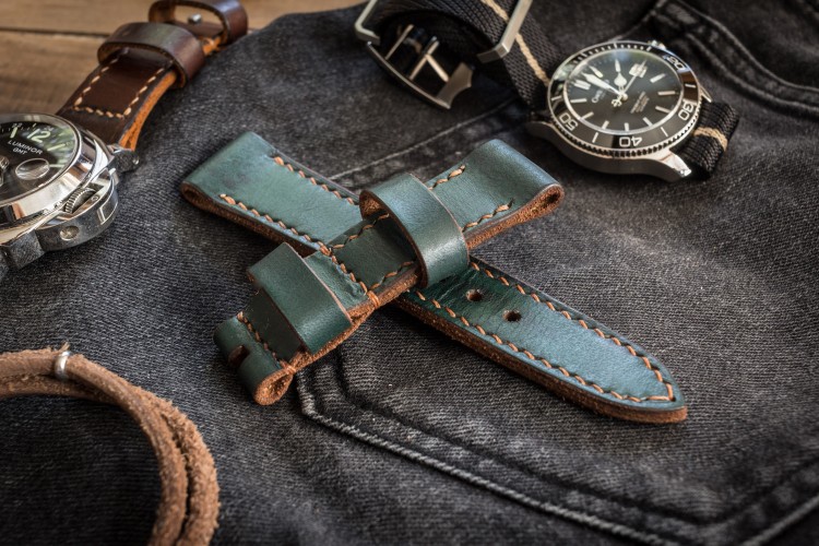 Antiqued Handmade 22/20mm Veg Tan Green Leather Strap 125/75mm With Contrast Warm Beige Stitching from STRAPSANDBRACELETS