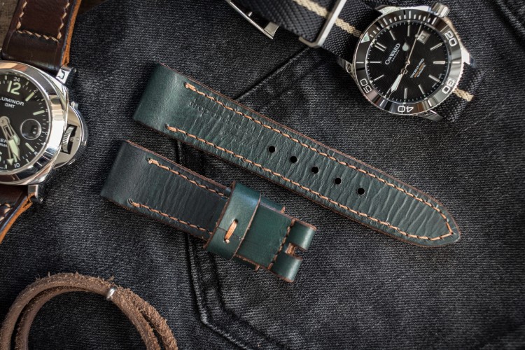 Antiqued Handmade 22/20mm Veg Tan Green Leather Strap 125/75mm With Contrast Warm Beige Stitching from STRAPSANDBRACELETS