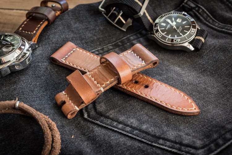 Antiqued Handmade 24/22mm Veg Tan Light Saddle Brown Leather Strap 125/80mm With Contrast Beige Stitching from STRAPSANDBRACELETS