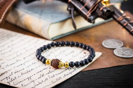 Paulo - 6mm - Matte Black Onyx Beaded Stretchy Bracelet With Golden Beads And A Crackle Dream Agate