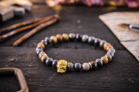 Toren - 6mm - Picasso Stone Beaded Stretchy Bracelet with Gold Skull