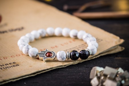 Fox - 8mm - White Howlite And Faceted Onyx Beaded Stretchy Bracelet with Silver Hamsa Hand