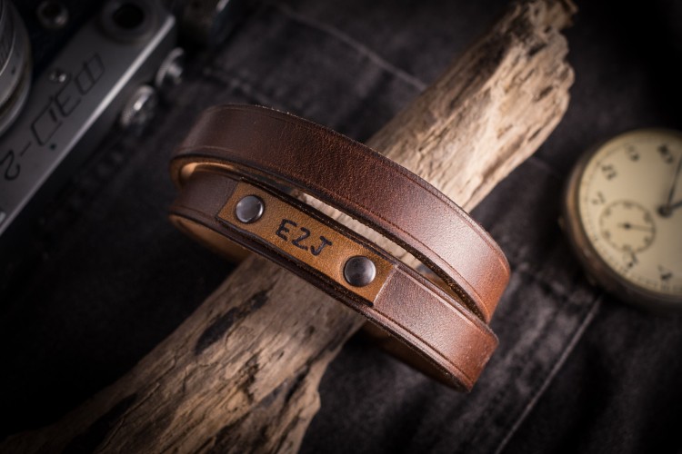 https://strapsandbracelets.com/image/cache/catalog/leather-watch-straps-11-22/benito-personalized-chocolate-brown-genuine-leather-double-wrap-bracelet-with-snap-fastener-02-750x500h.jpg