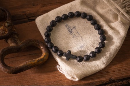 Coben - 8mm - Faceted Black Onyx Stone Beaded Stretchy Bracelet with Black Cross