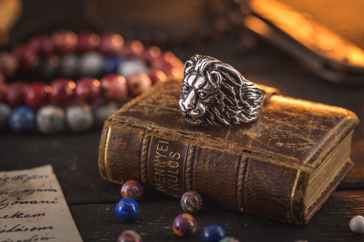 Lawe - Antiqued Stainless Steel Lion Head Men's Signet Ring from STRAPSANDBRACELETS