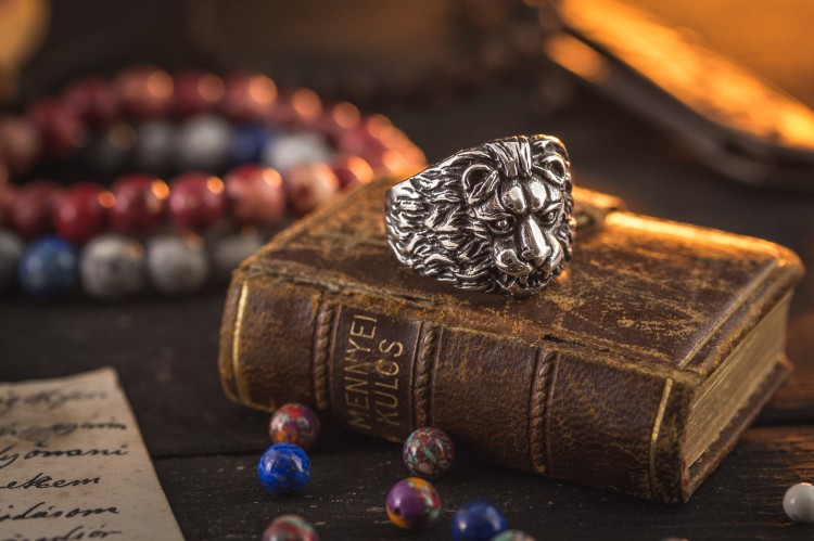 Lawe - Antiqued Stainless Steel Lion Head Men's Signet Ring from STRAPSANDBRACELETS