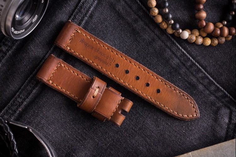 Antiqued Handmade 20/20mm Veg Tan Brown Leather Strap 120/72mm with Contrast Stitching from STRAPSANDBRACELETS