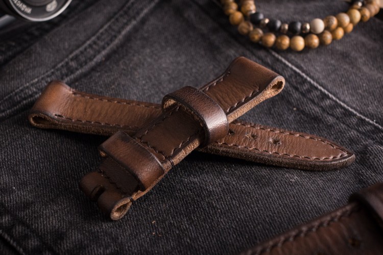 Antiqued Handmade 22/20mm Vintage Brown Leather Strap With Dark Brown Stitching from STRAPSANDBRACELETS