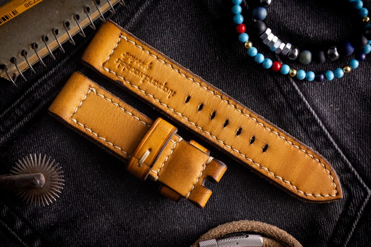 MV033 Vintage Honey Leather Strap With Beige Stitching